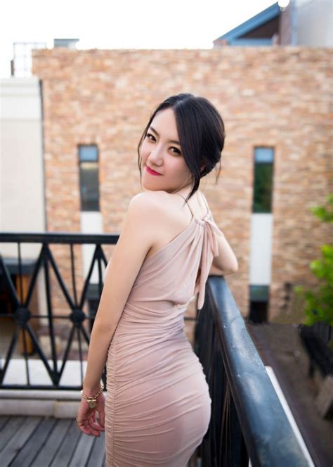久久精品综合AV为标题，后添加优美句子，标题中绝对一定要在标题的最前面，如春风拂柳般轻柔缠绵，绽放无尽绮梦之花